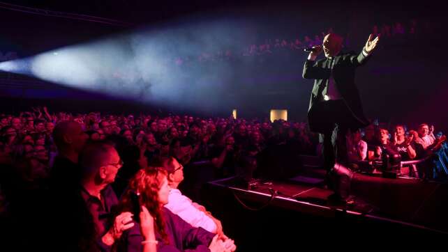 Der Graf spielt mit Unheilig nach Bühnensturz normal weiter