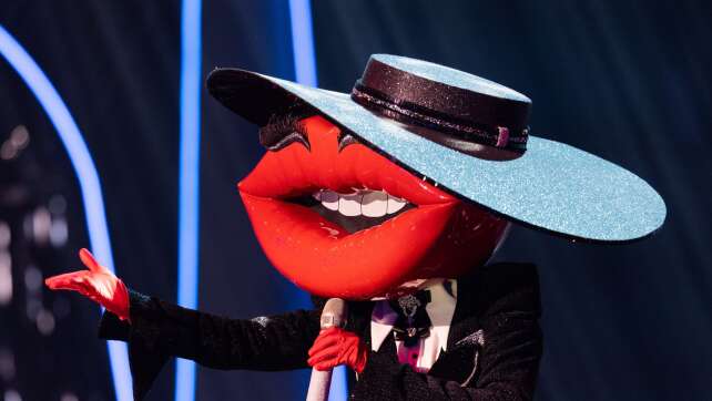 «The Masked Singer»: Brigitte Nielsen legt «Kiss»-Kostüm ab