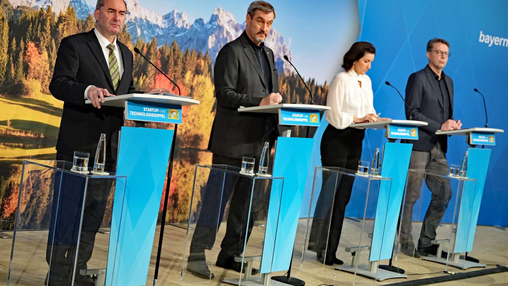 Pressekonferenz nach Start-Up und Technologiegipfel München