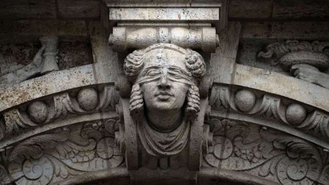 Baby zu Tode geschüttelt? - Prozess gegen Pflegemutter