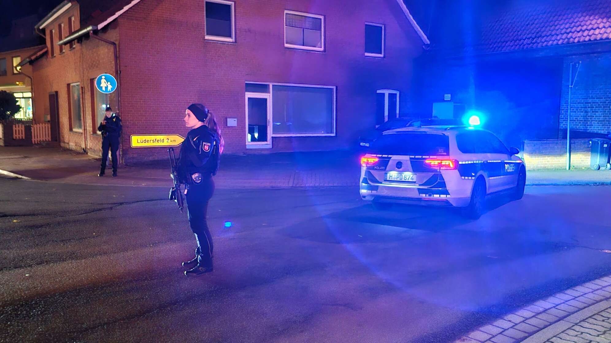 Polizeieinsatz in Niedersachsen - Beamte warnen Bevölkerung