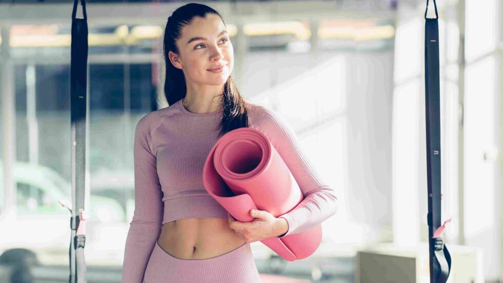 Frau mit pinken Sportsachen