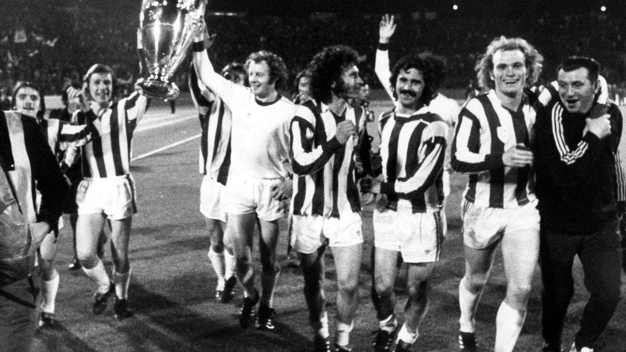 Bayern München mit dem Europapokal 1974