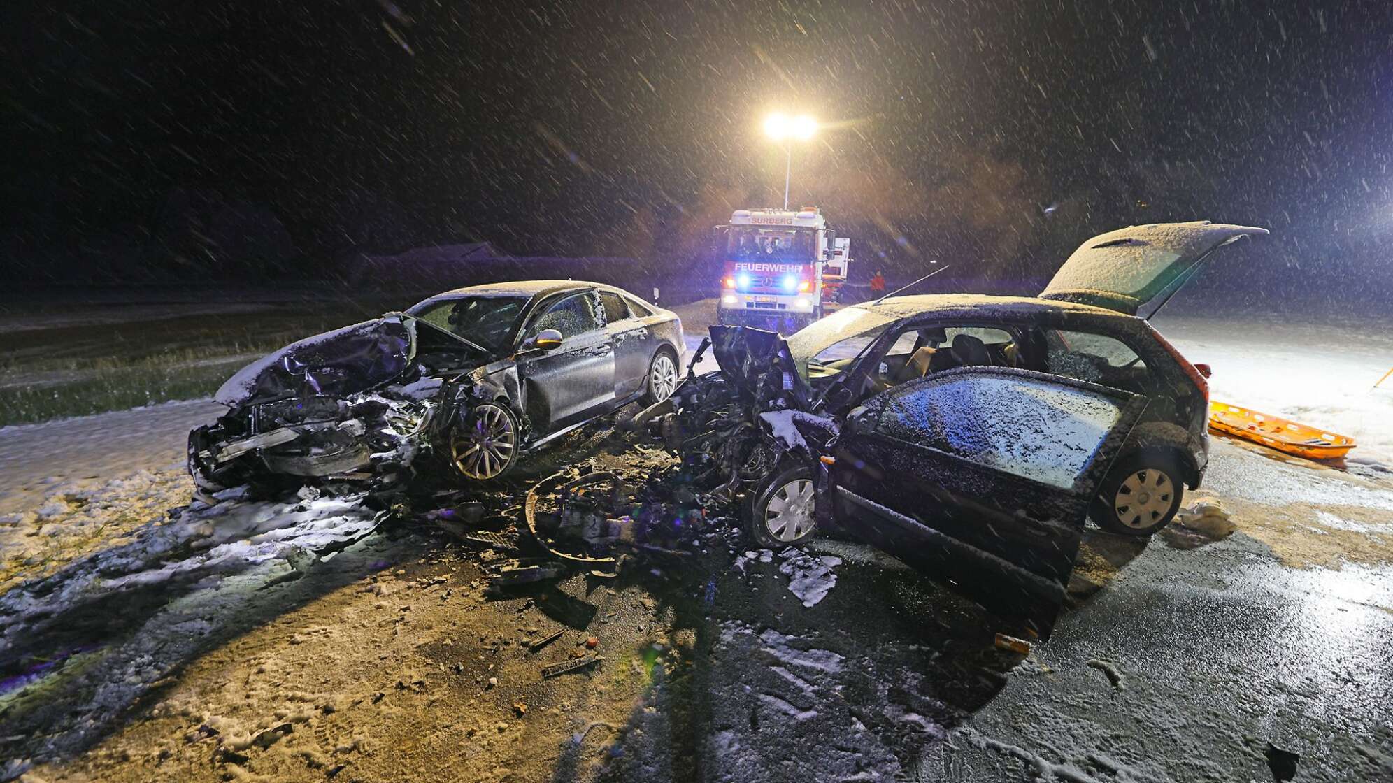 Auto gerät in Gegenverkehr