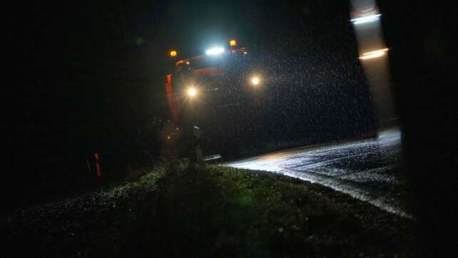 Glatteis und Schnee sorgen für rutschige Straßen in Bayern