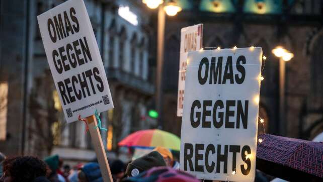 Auszeichnungen für Omas gegen Rechts und Musikprojekt