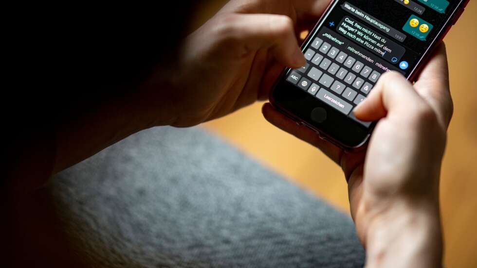 Kinderpornografie in WhatsApp-Gruppen: Polizei warnt Eltern vor strafbaren Inhalten in Chatgruppen von Jugendlichen