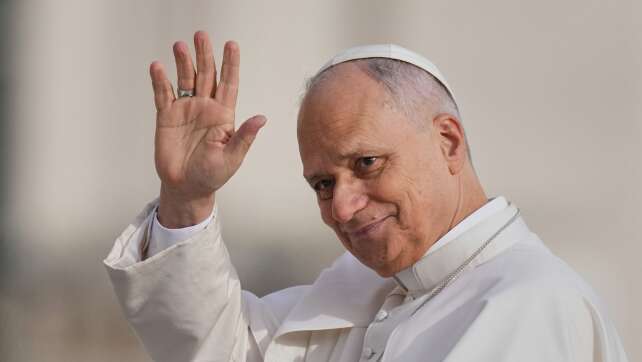 Papst Leo XIV. für erste Auslandsreise in Türkei gelandet