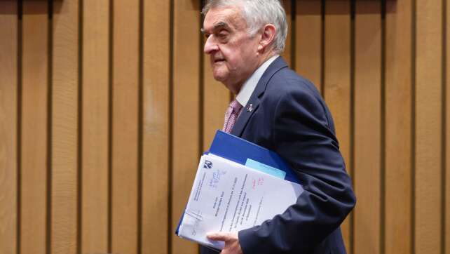 Ermittler: Schuss auf bewaffnete Zwölfjährige im Treppenhaus