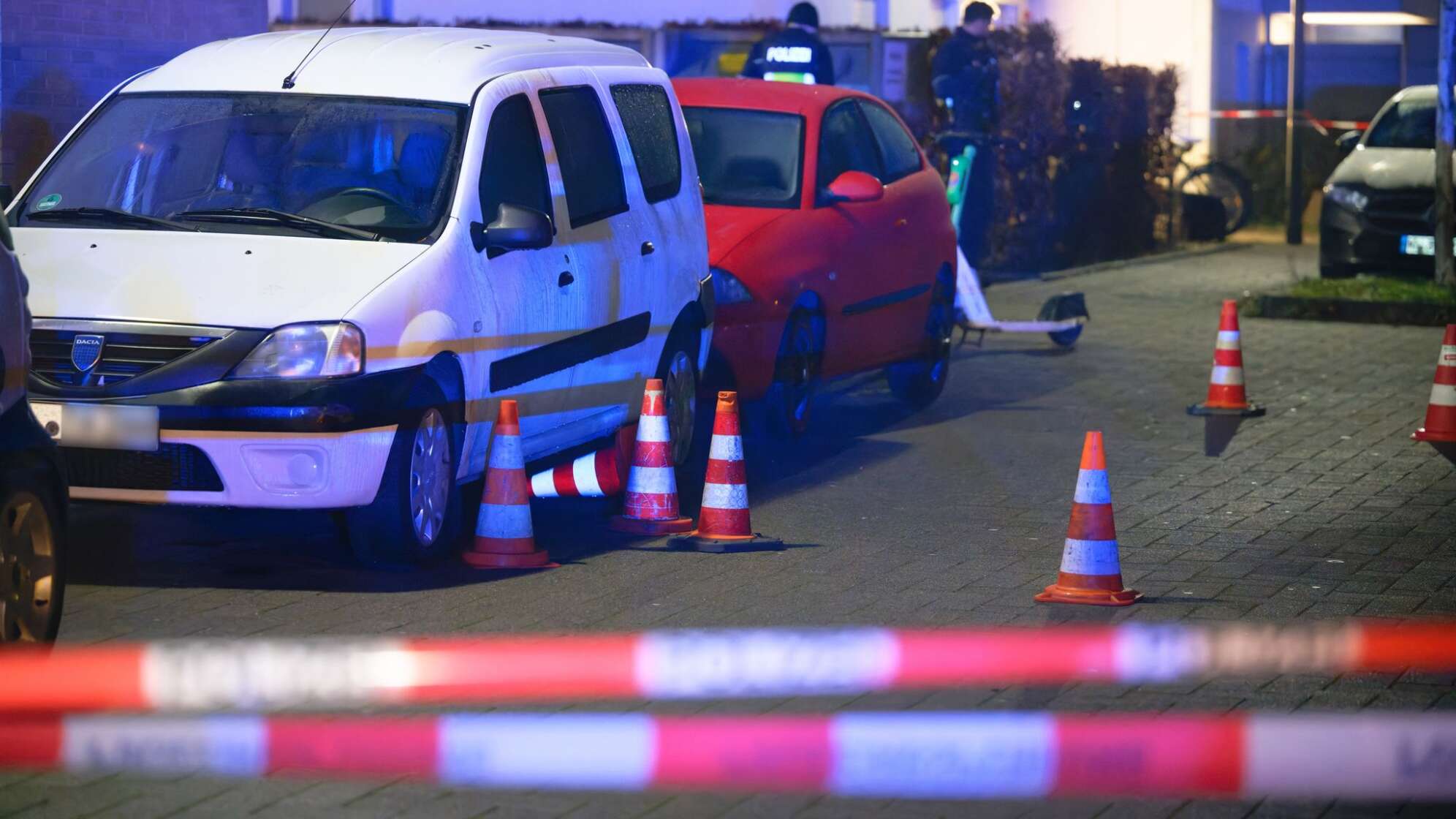 Männer nahe Veranstaltungshalle in Köln angeschossen