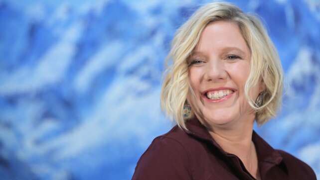 Claudia Koreck kauft das ganze Jahr über Weihnachtsgeschenke