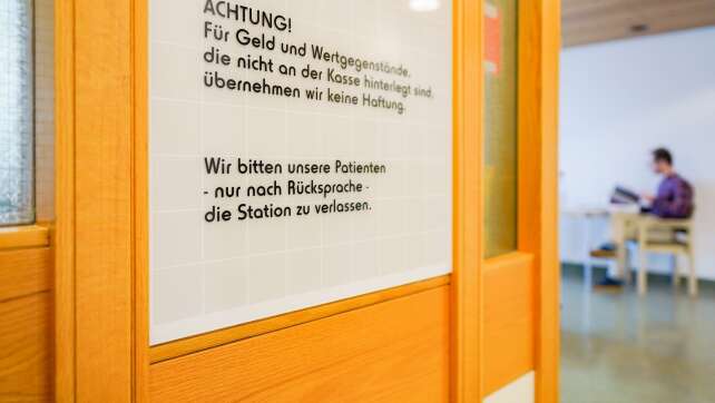 Mann soll alte Menschen in Kliniken beklaut haben - Anklage