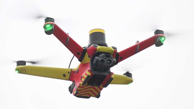 Mit Fallschirm und Kameras: Drohnen als Vorhut der Feuerwehr