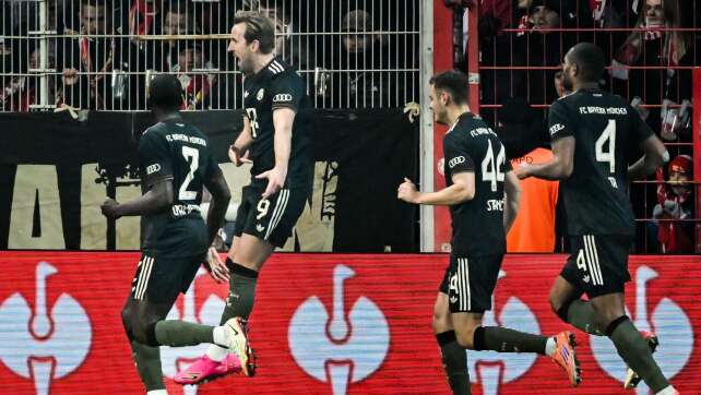 Zwei Eigentore, drei Standards: Bayern besiegen Union 3:2
