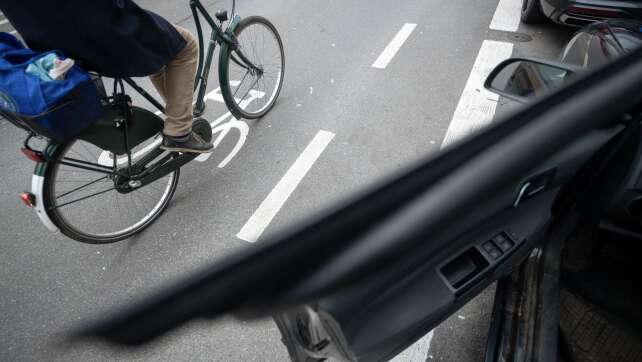 Autohersteller sollen zu Türwarnsystemen verpflichtet werden