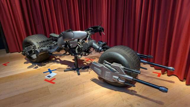 Batmans Motorrad und Tolkiens Schreibtisch versteigert