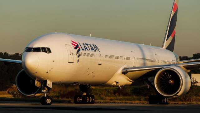 Brand unter Flugzeug in São Paulo – Passagiere evakuiert