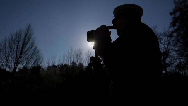 Fahrer rast im Dunkeln durch fränkisches Dorf nach Hessen