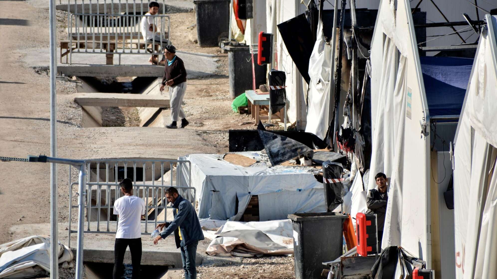 Migranten auf Lesbos vor Papst-Reise nach Griechenland