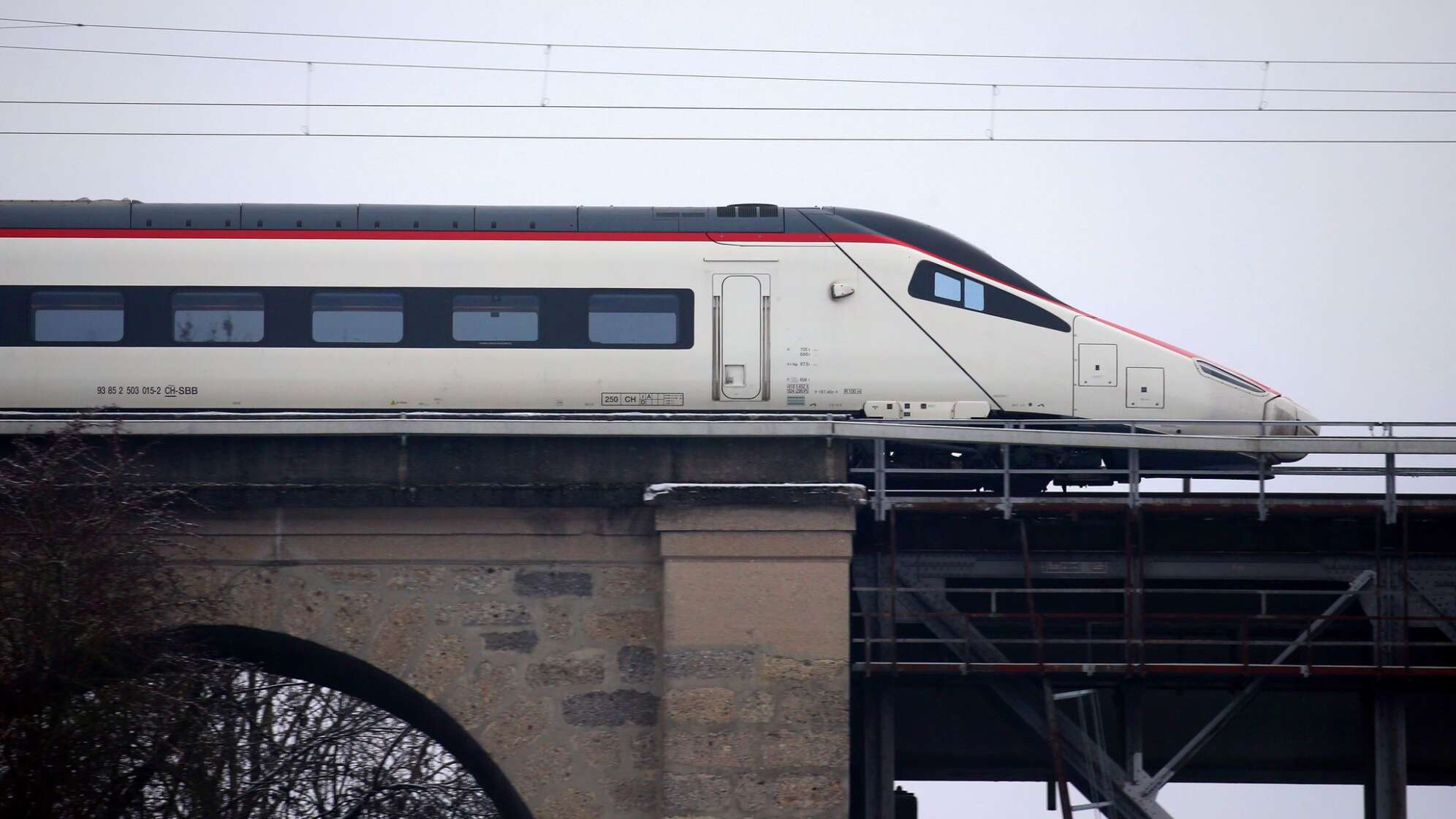 Schweizer Hochgeschwindigkeitszug im Allgäu