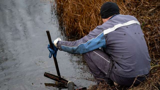 Aus Pipeline schießen 200.000 Liter Öl – Sorge um die Umwelt