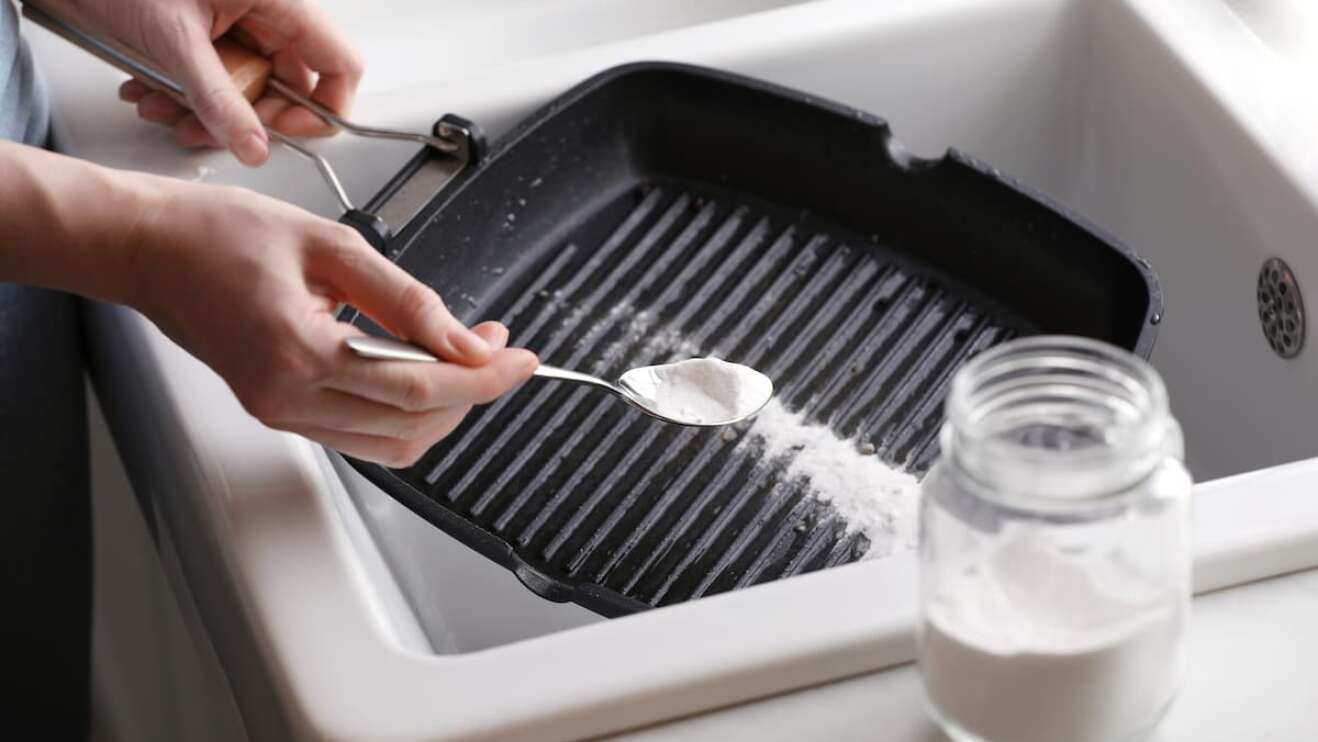Welche Hausmittel den Grillrost wirklich reinigen: Backpulver und Natron