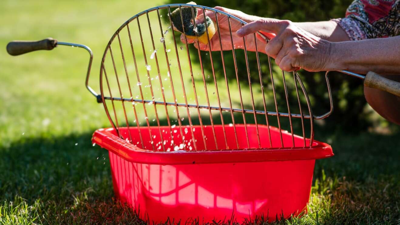 Welche Hausmittel den Grillrost wirklich reinigen: Scheuermittel