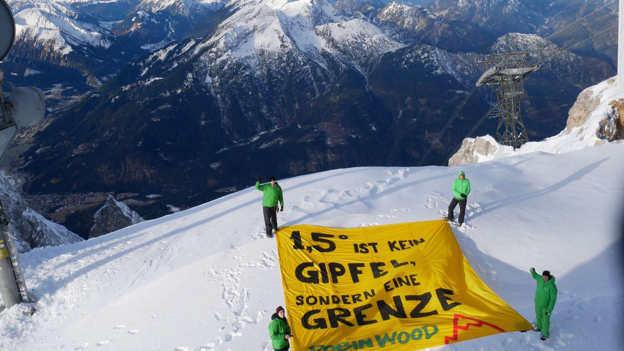 Protest von Robin Wood auf der Zugspitze