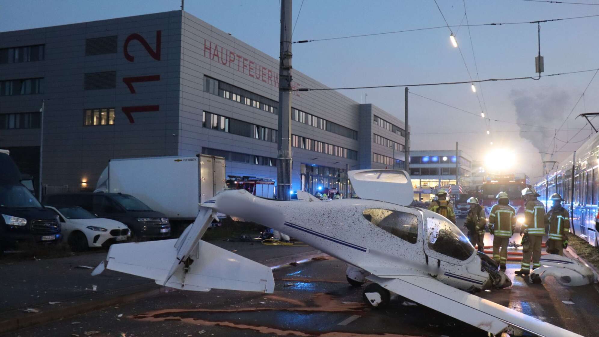 Flugzeug in Stadtgebiet von Mannheim notgelandet