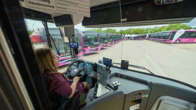 Milliardenbestellung: Bahn ordert mehrere Tausend Busse