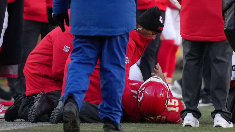 Chiefs verpassen NFL-Playoffs - Mahomes schwer verletzt