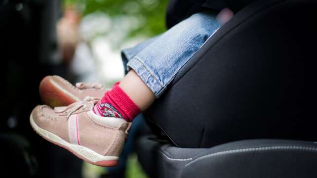 Kind ungesichert auf Beifahrersitz – Polizei stoppt Mutter