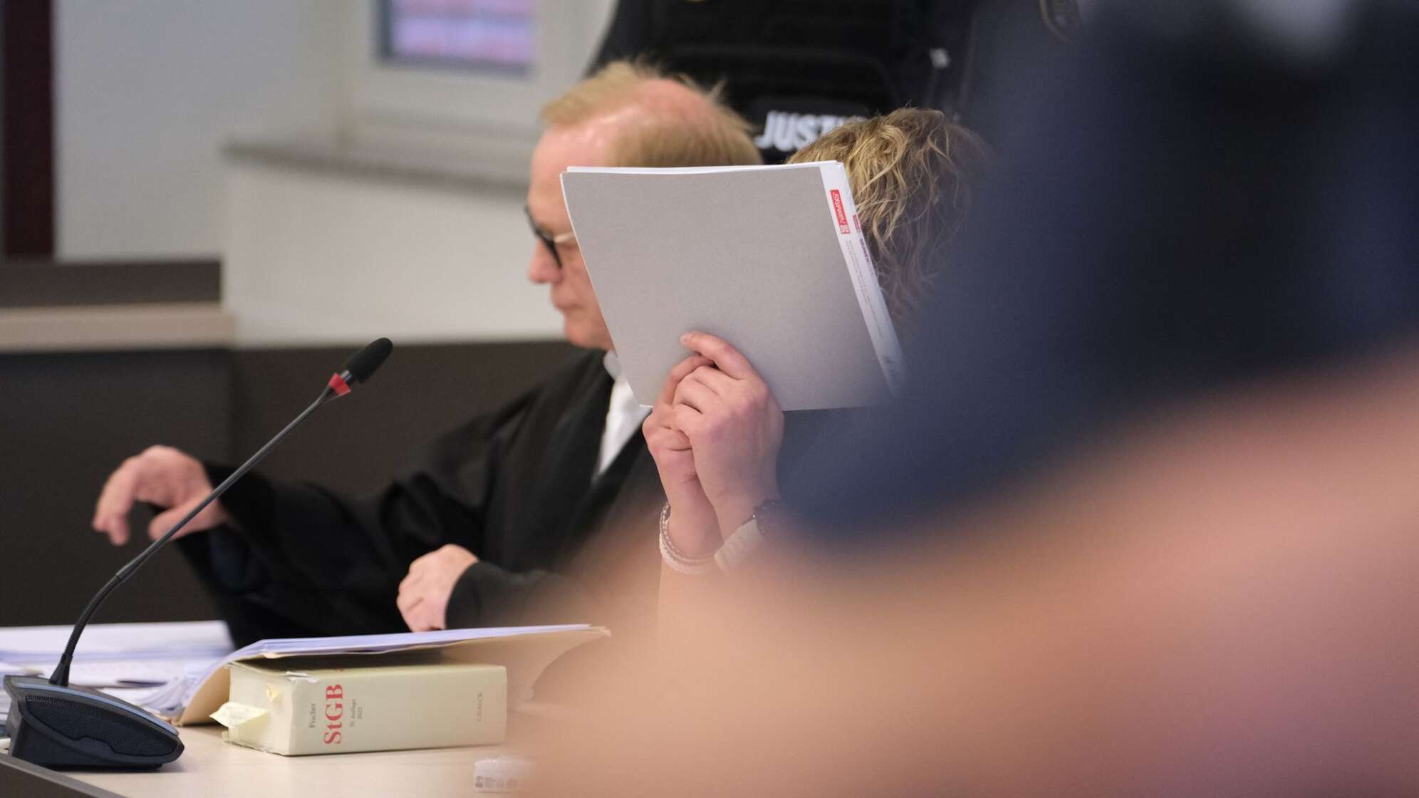 Gerichtsprozess - Totschlag an Neugeborenen