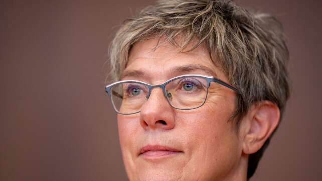 Kramp-Karrenbauer zur Chefin der Adenauer-Stiftung gewählt