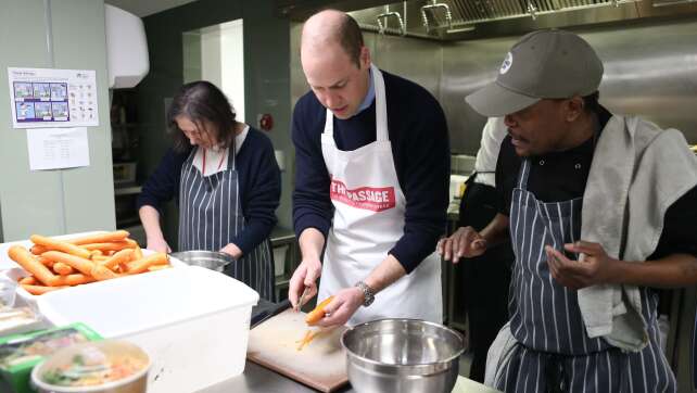 Prinz William kocht mit Sohn George in Obdachlosenheim