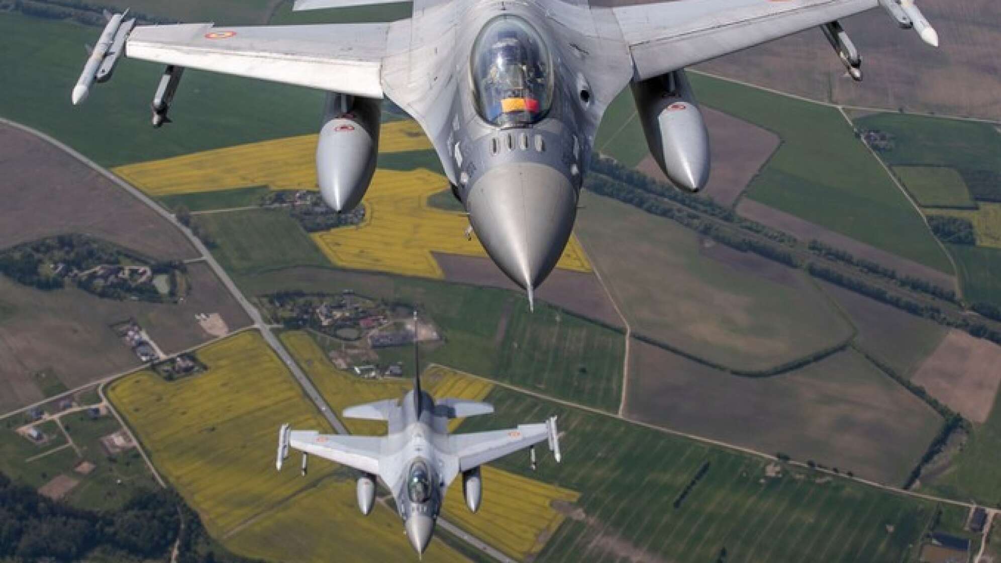 Zwei Kampfjets in der Luft