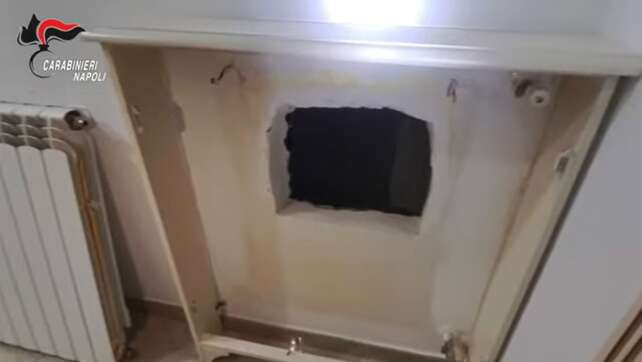 Gesuchter Mafia-Boss in Mauerversteck in Neapel gefasst