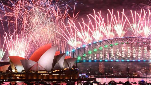 Riesenfeuerwerk in Sydney trotz Terror - aber schwer bewacht