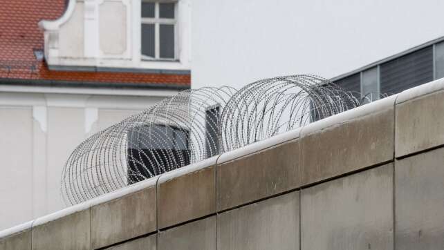 Handys und Drogen in die JVA geschleust? Beamtin in U-Haft