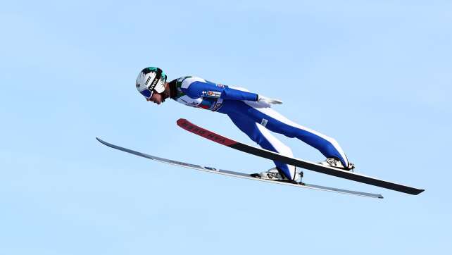 Skispringer Zajc wieder disqualifiziert: Rote Karte