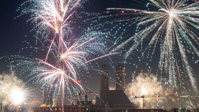 Silvesternacht in Bayern: Viele Brände und eine Tote