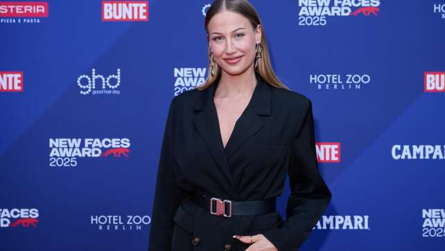 Lulu Lewe feiert Neujahr mit Baby Lounis Noé