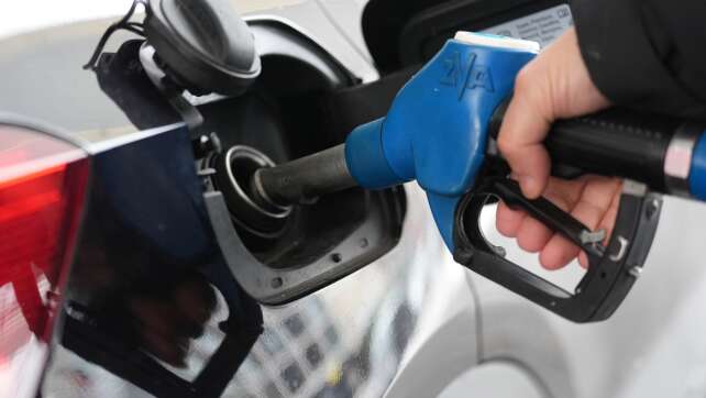 Run auf Augsburger Tankstelle aus Angst vor steigenden Kosten