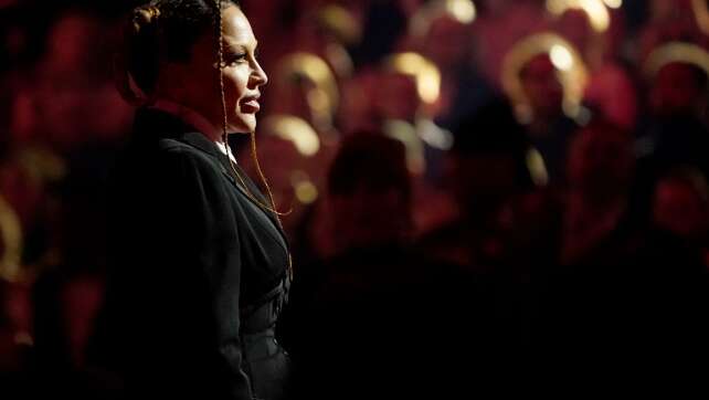 Madonna singt italienischen Song in sinnlichem Werbevideo