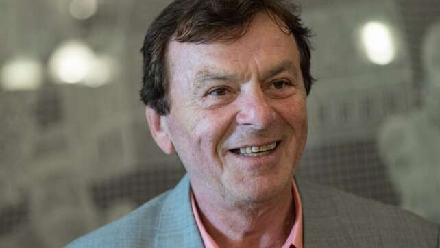 Prinz aus «Drei Haselnüsse für Aschenbrödel» im Krankenhaus