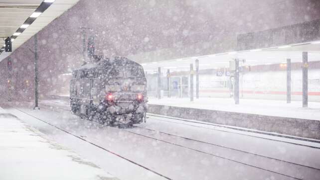 «Elli» bringt Schneechaos - Fernverkehr soll wieder laufen