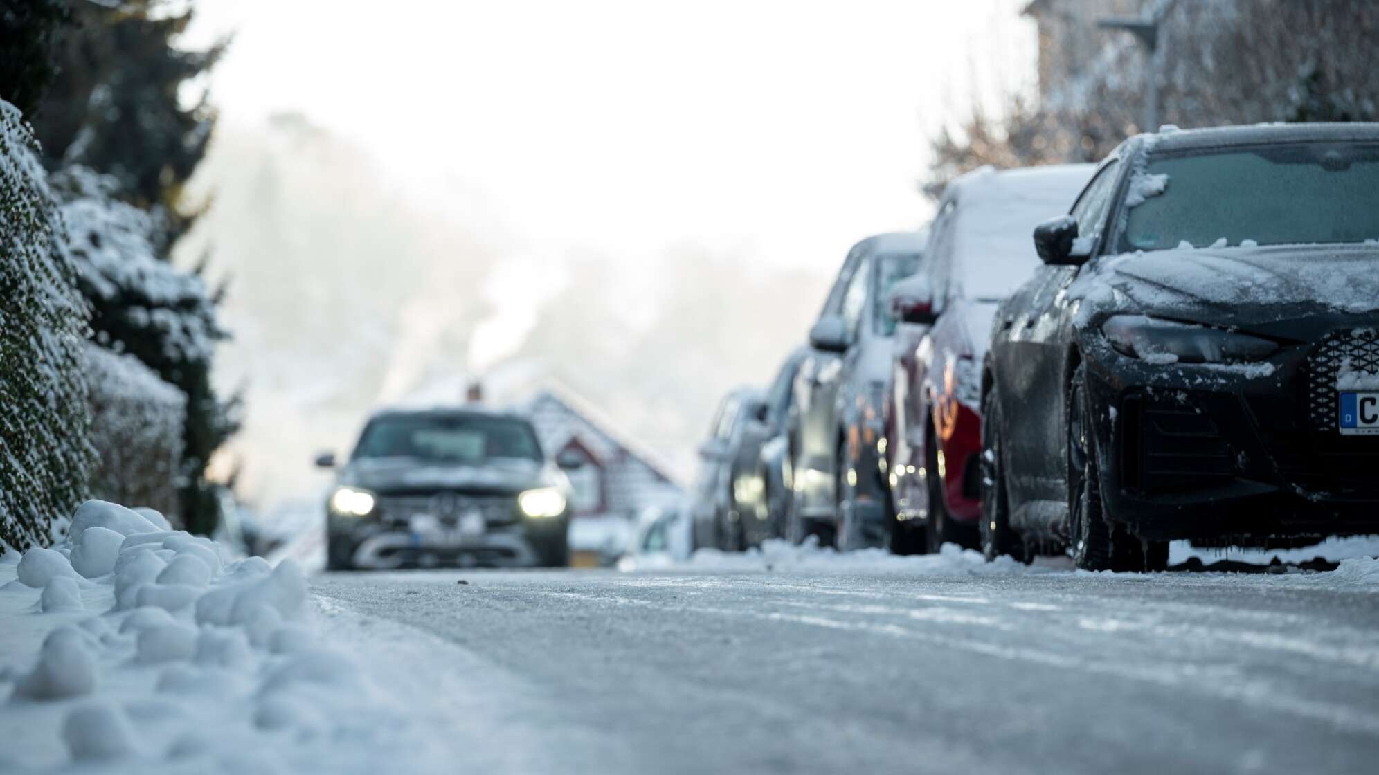 Auf Schnee folgt Eis - Gefahr auf glatten Straßen