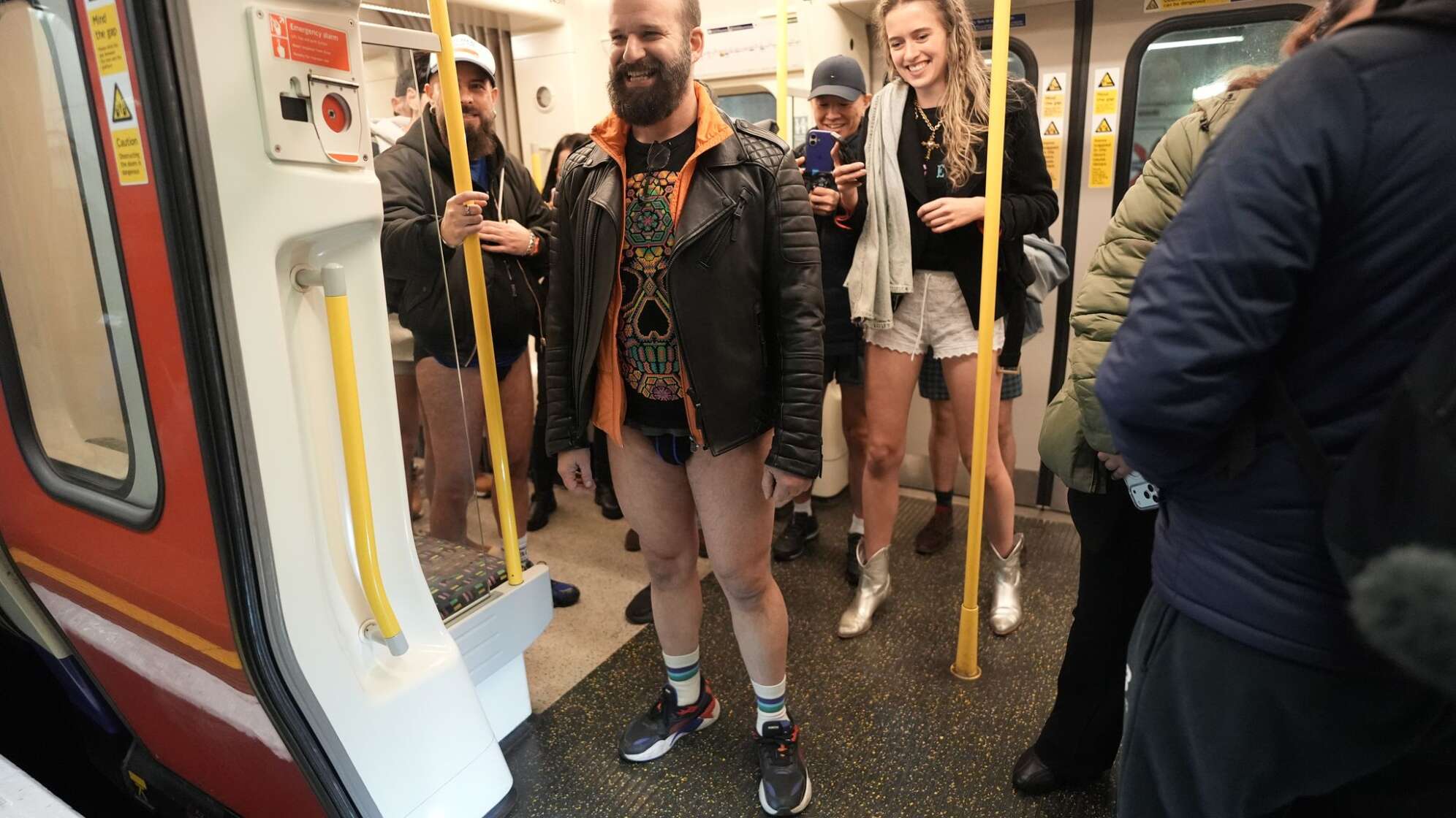 «No Trousers Tube Ride»: Ohne Hose in U-Bahnen in London