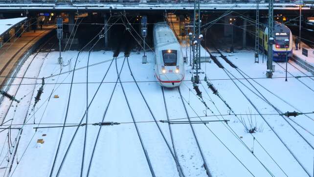 Wegen Glätte-Vorhersage: Bahn drosselt Geschwindigkeit