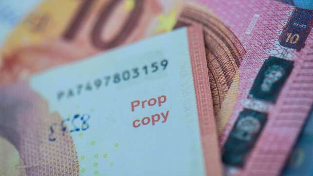 Polizei erwischt Autofahrer mit über 4.000 Euro Falschgeld